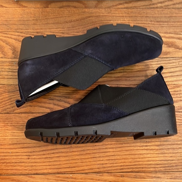 The Flexx Suede Cross-Band Slipon Shoes‎ Cross Town Blue size 9M NWT Wedge - Picture 4 of 12